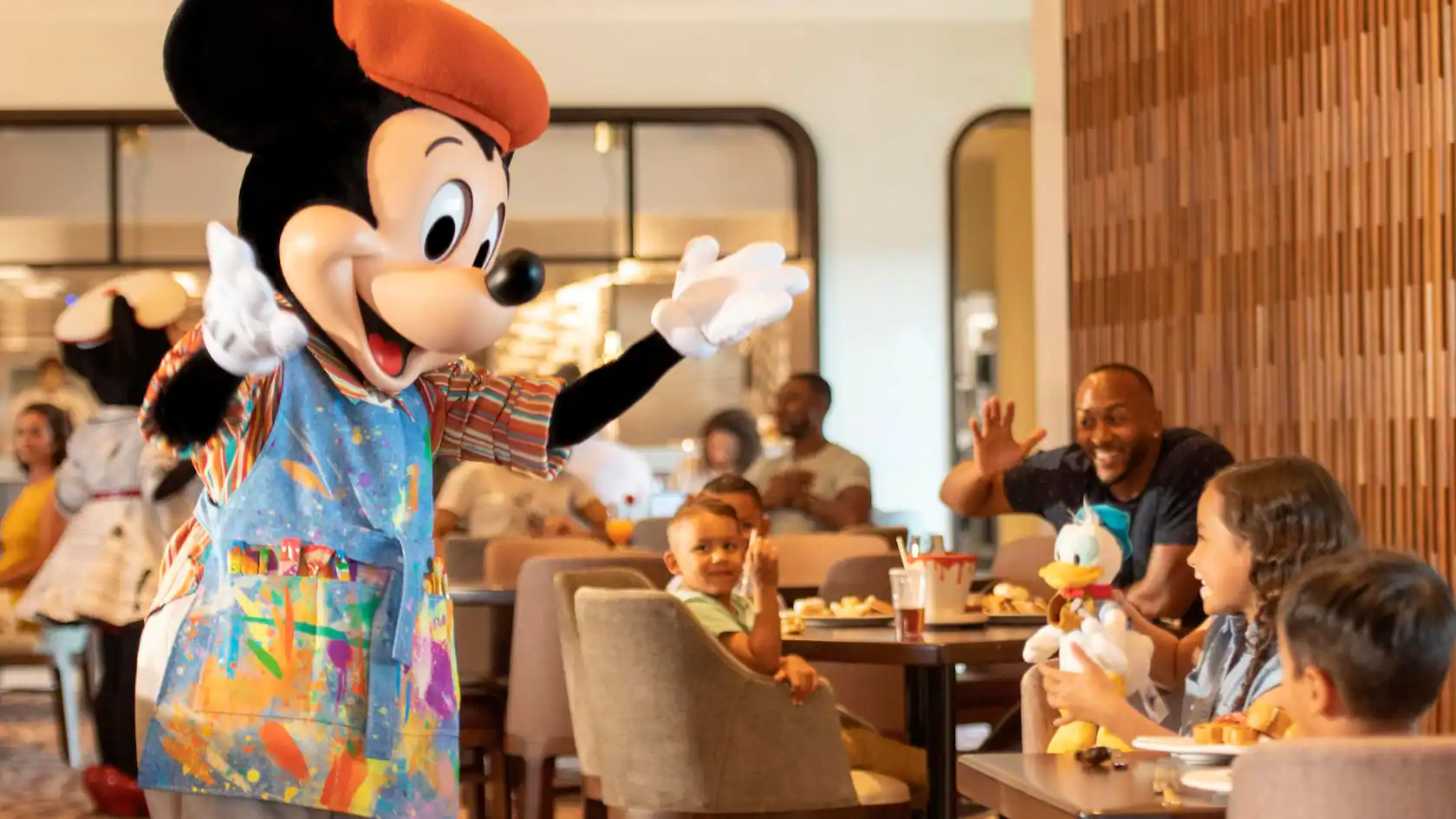 Your Guide to Disney Character Dining