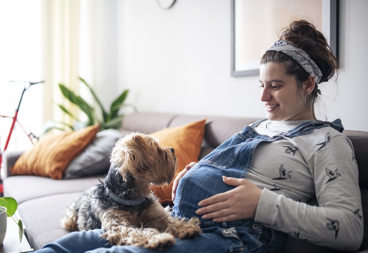 10 Things Pregnant Women Do When They’re Finally Alone